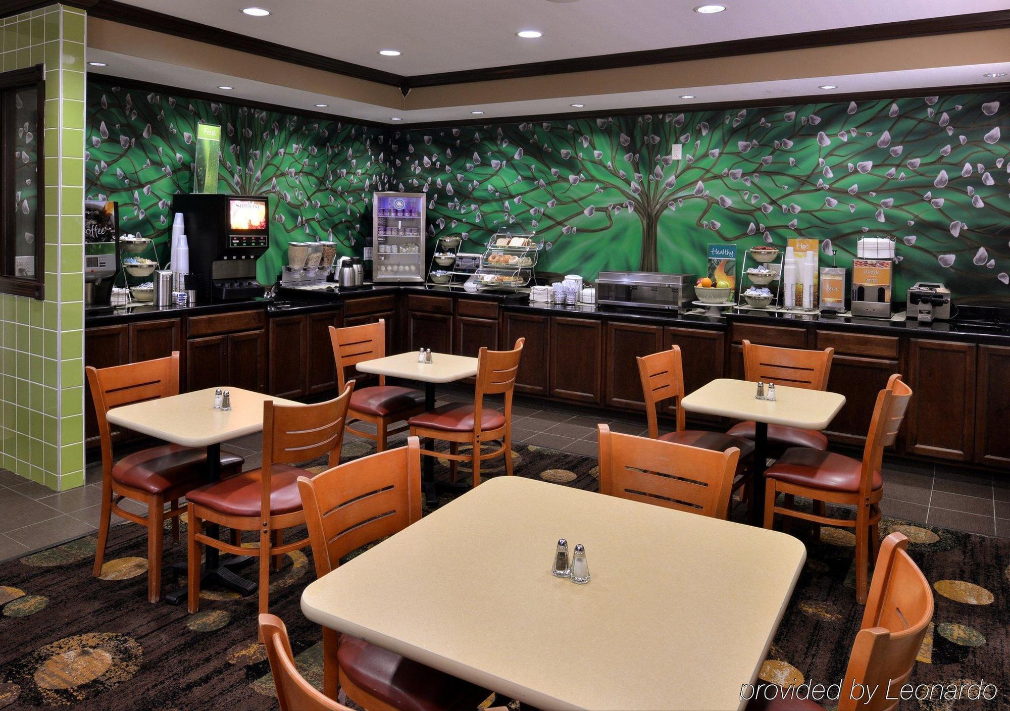 Comfort & - Iowa Near Iowa River Landing Hotel 3*