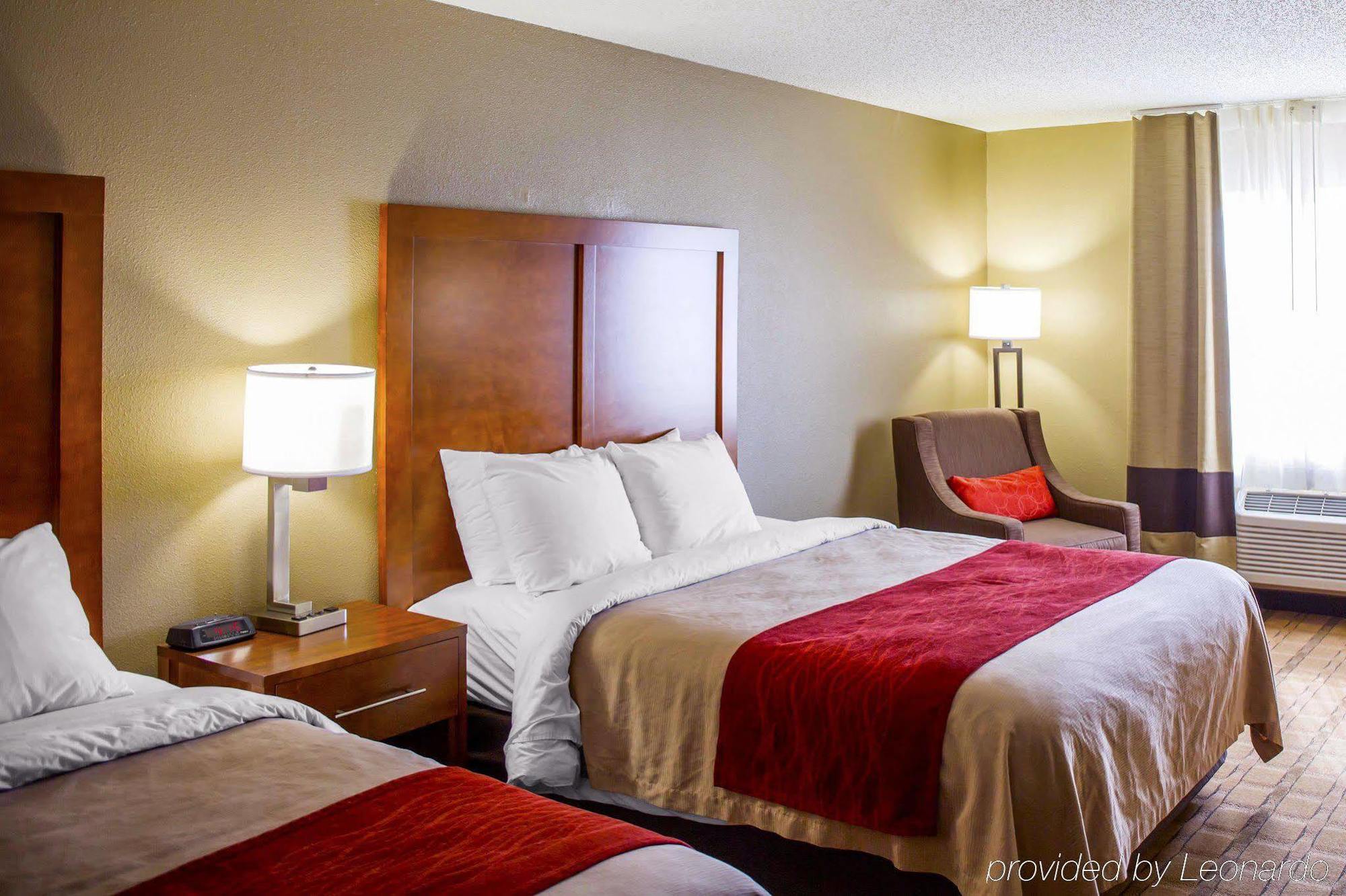 Comfort & - Iowa Near Iowa River Landing Hotel